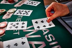 Prize Table interface showing betting buttons, live feed, and table limit information